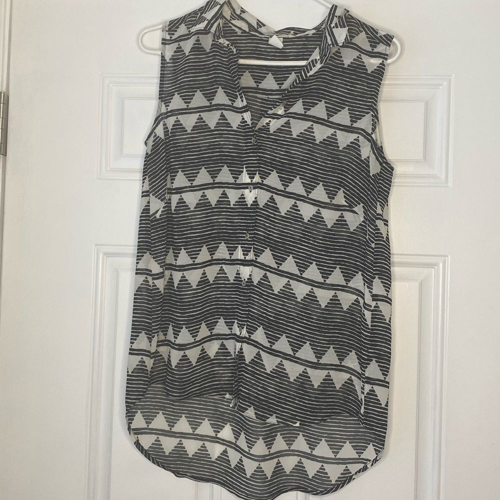 H&M Tribal Sheer Sleeveless Hi Low Button Up Top Blouse Size 6